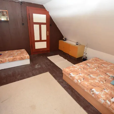 Detached Holiday Home With 5 Bedrooms And Billiards In Northern Bohemia Nyaraló
