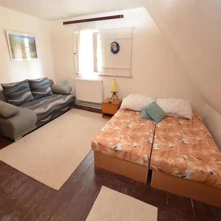 Nyaraló Detached Holiday Home With 5 Bedrooms And Billiards In Northern Bohemia