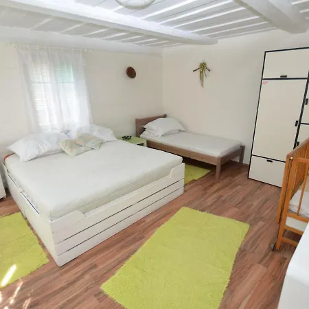 Detached Holiday Home With 5 Bedrooms And Billiards In Northern Bohemia Nyaraló